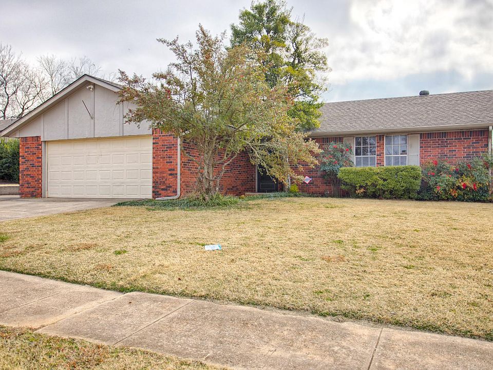 1st image of 428 Hanging Elm Dr