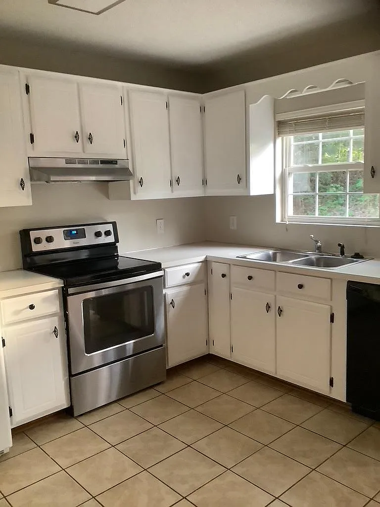 Building Photo - 102 Brandywine Dr NE #0