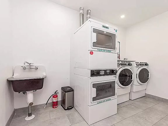 5th image of 3627 31st St #5B