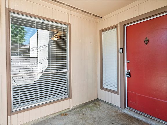 4th image of 3045 Park Ln APT 1053