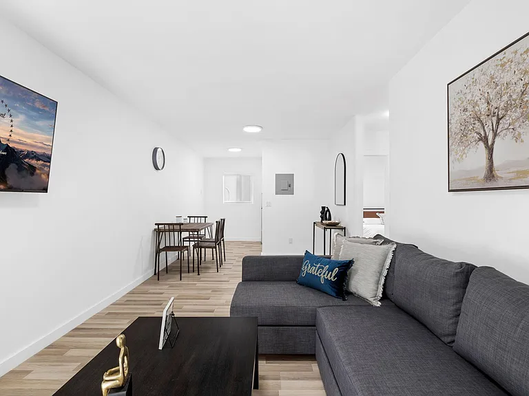 112 SW 11th Ave #1 — Photo 4
