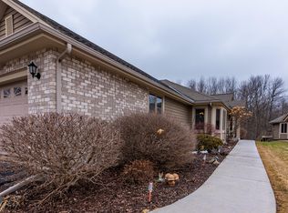 W243N2211 Deer Park Ct, Pewaukee, WI 53072