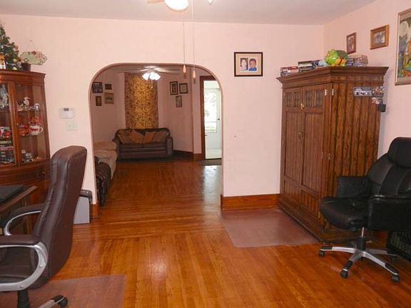 Formal dining room area....nice wood floors