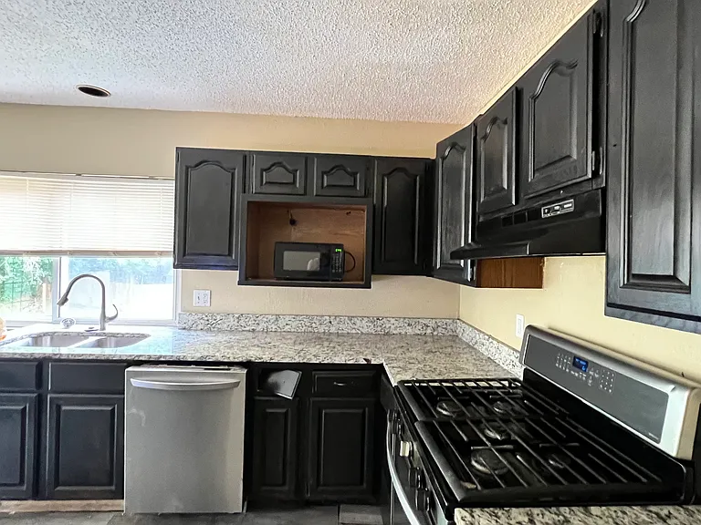 1612 Barkwood Dr — Photo 6