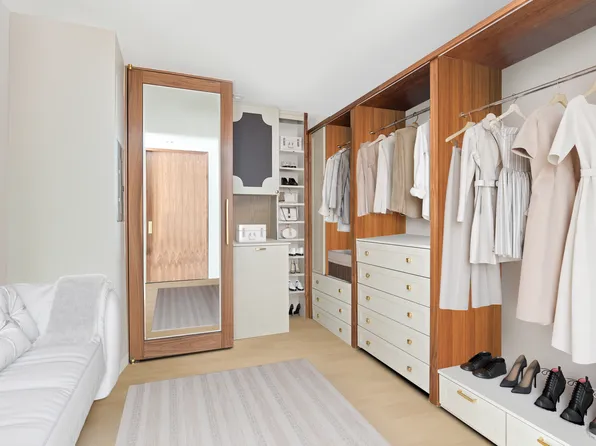 32 Gramercy Park South 12DG image 3 of 7