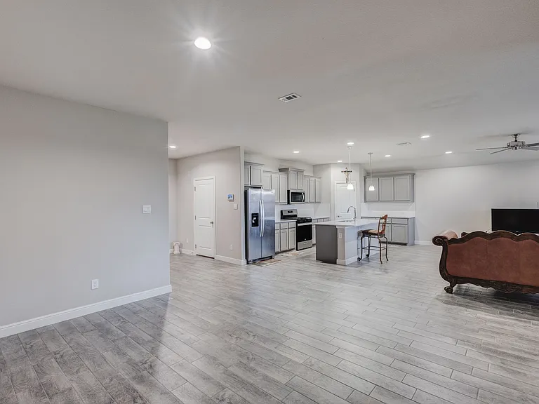 1221 Rolling Meadows Dr — Photo 13