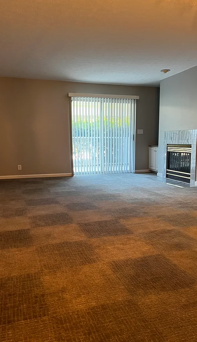 Beautiful 2 Bedroom / Two Bathroom Condo Available in Safe Neighborhood — Photo 2