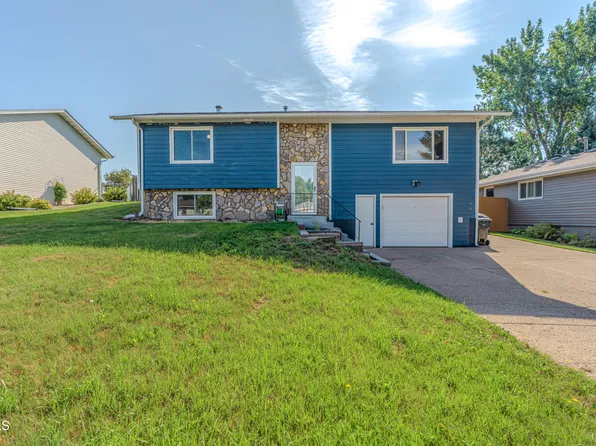 810 3rd Ave NE, Mandan, ND 58554