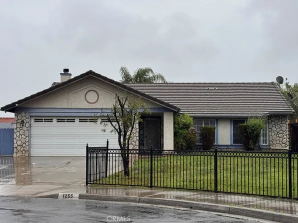 1255 Comiskey Ct, Perris, CA 92571