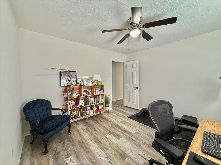 2 Twin Feather Pl — Photo 41