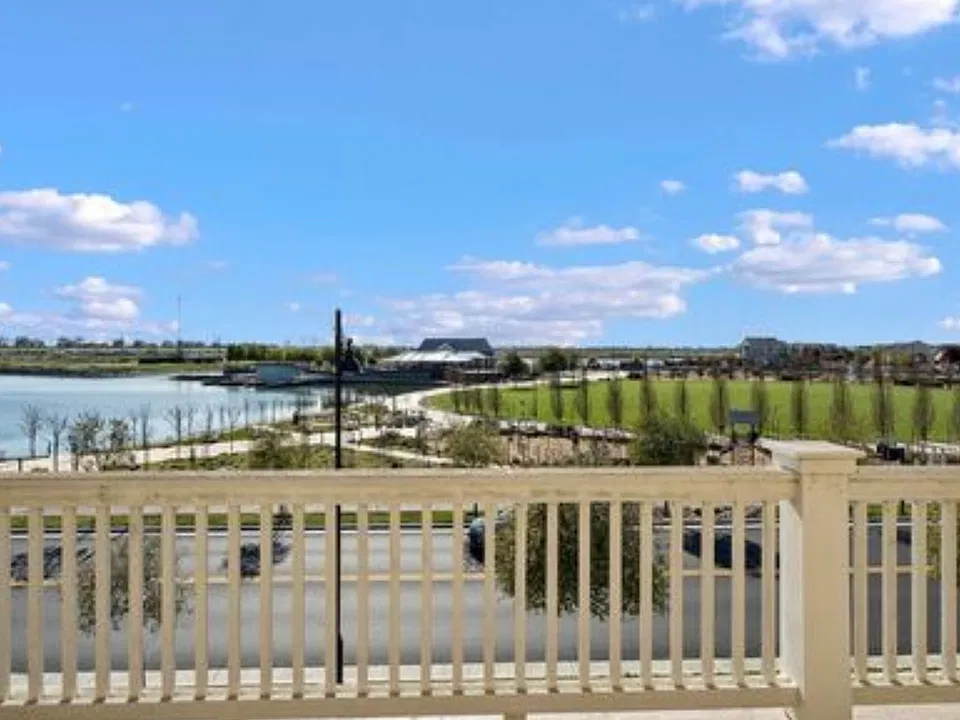 839 Lakeside Dr