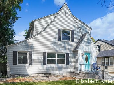 1215 Emerald Ave NE, Grand Rapids, MI, 49505