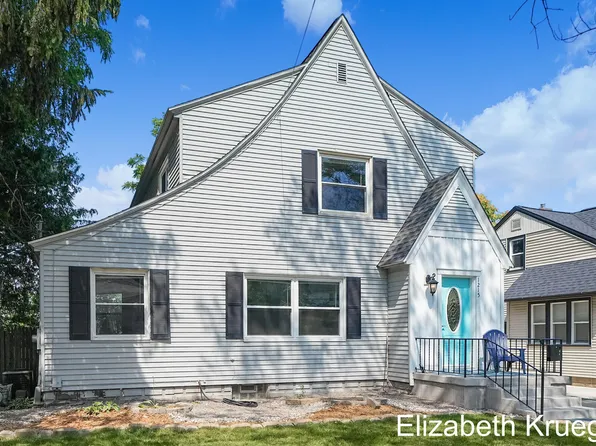 1215 Emerald Ave NE, Grand Rapids, MI 49505