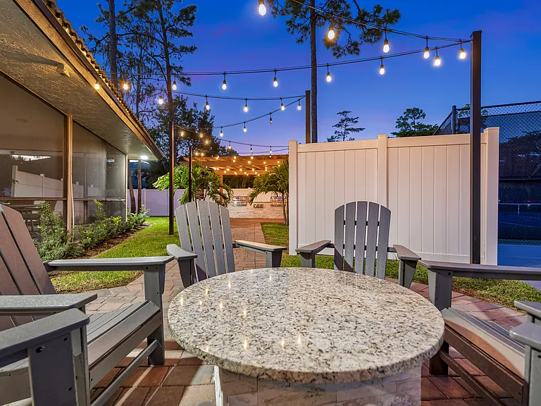 Palm Court at Wellington Apartments — Photo 20