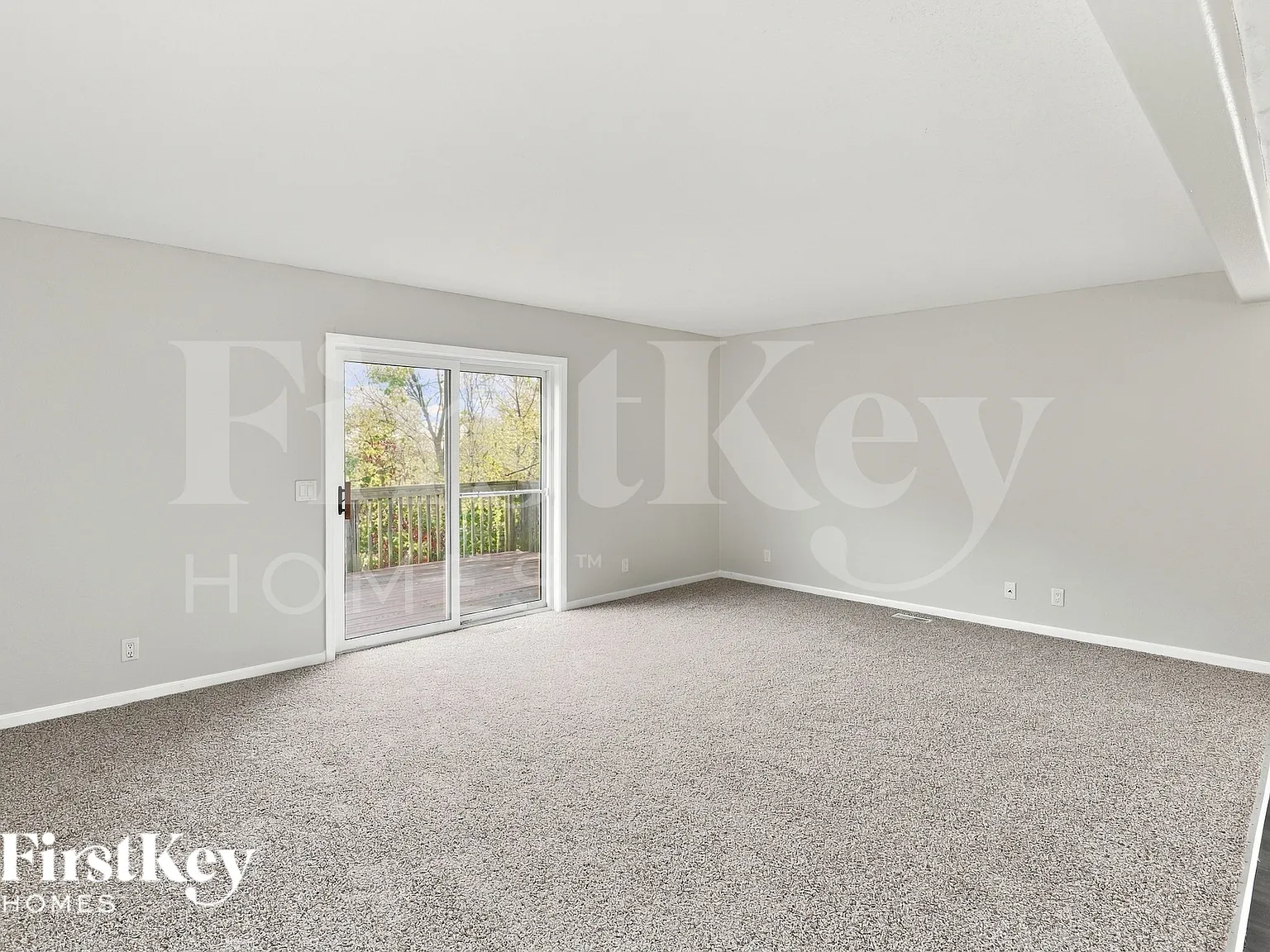 3 bed, 2.0 bath, 1296 sqft, $1,640 — Photo 2