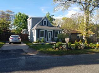 65 Sunset Ave, Selden, NY 11784