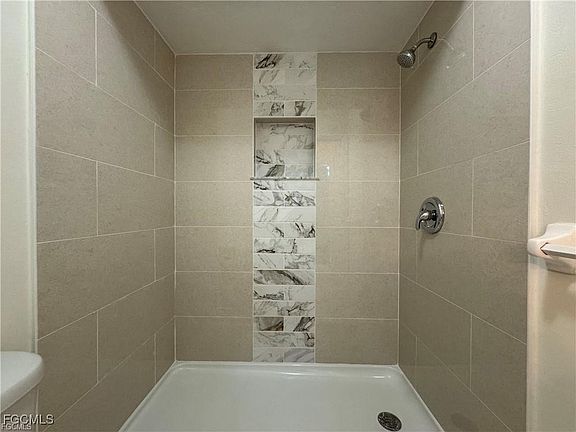 5th image of 645 Homestead Rd S #645