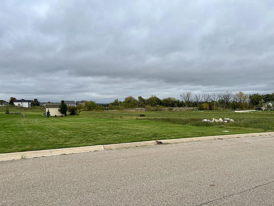 2nd image of 910 Courtney Ln