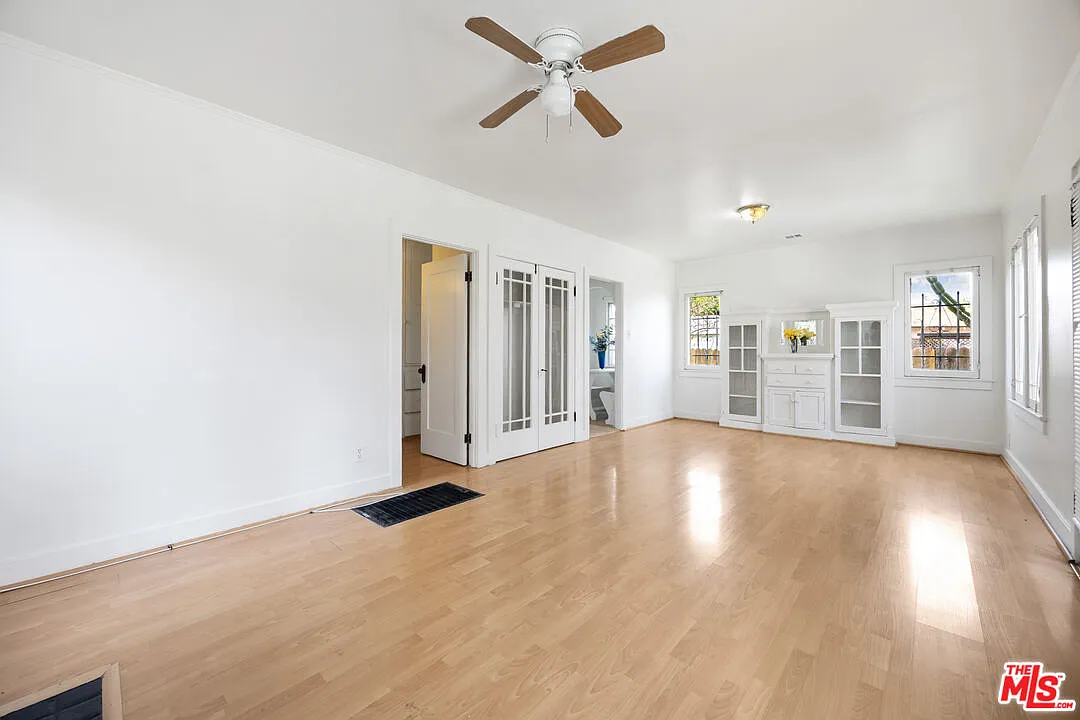 1 bed, 1.0 bath, 900 sqft, $2,200 — Photo 2