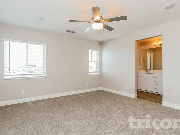 1232 Victorian St — Photo 7