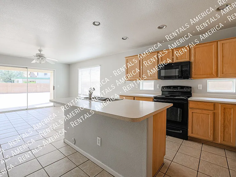 7441 W Fleetwood Ln — Photo 16