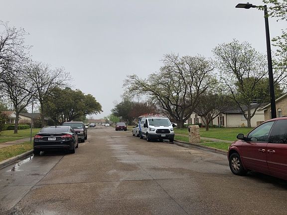 4th image of 513 Colonial Dr