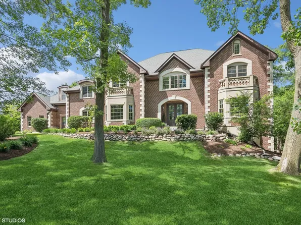185 Deer Grove Ln, Barrington, IL 60010