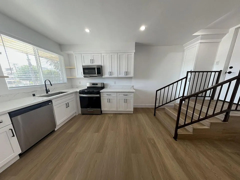 Radford Manor...BE PART Of THE TRENDY VALLEY VILLAGE!! CALL NOW!