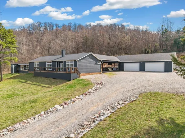 230 Madison St #2625, Huntsville, AR 72740