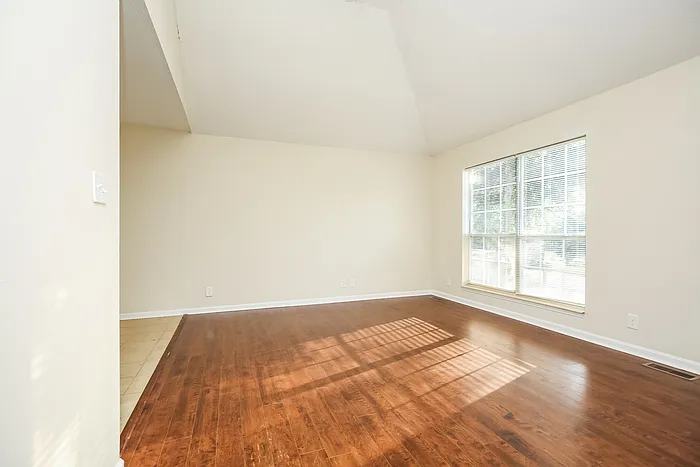 63 Grassmire Dr — Photo 3