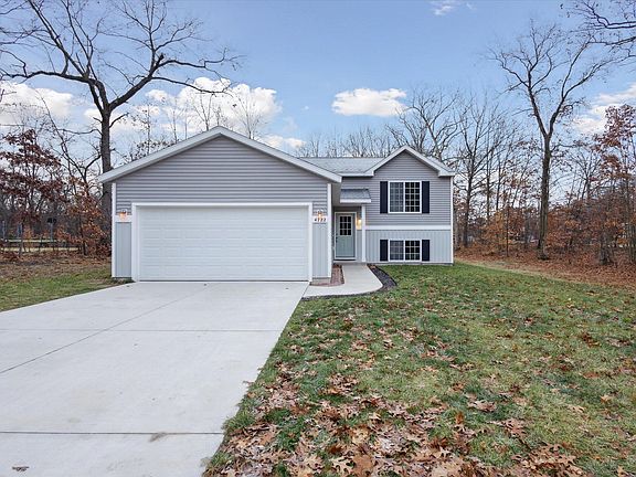 3rd image of 4722 Blue Heron Dr
