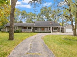 28W151 Garys Mill Rd, Winfield, IL 60190