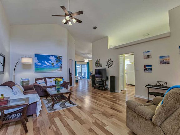 3rd image of 1051 Park View Dr