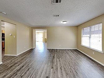 3rd image of 3332 Silver Creek Dr