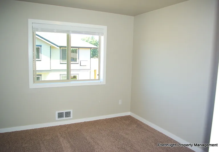 2005 Aaron Dr — Photo 11