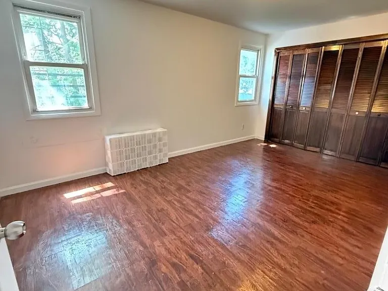 540 Marshall St — Photo 13