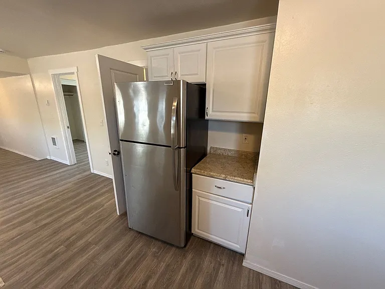 3355 Portland Rd NE #1 — Photo 9