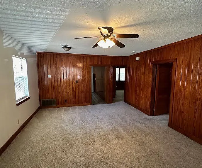 324 Michael Ct — Photo 2