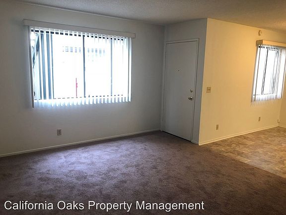 5th image of 14 Dakota Dr APT B