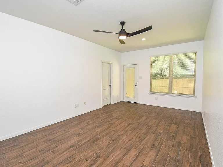 18 Cheswood Manor Dr — Photo 10