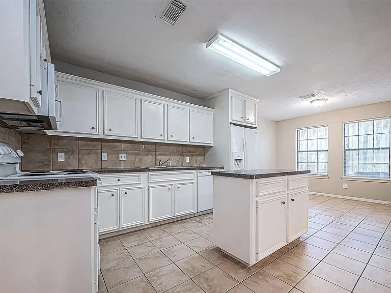 10043 Morocco Rd — Photo 13