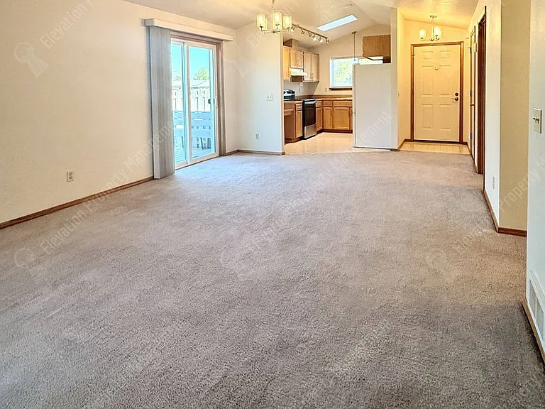 3092 NE Tahoe Ct — Photo 4