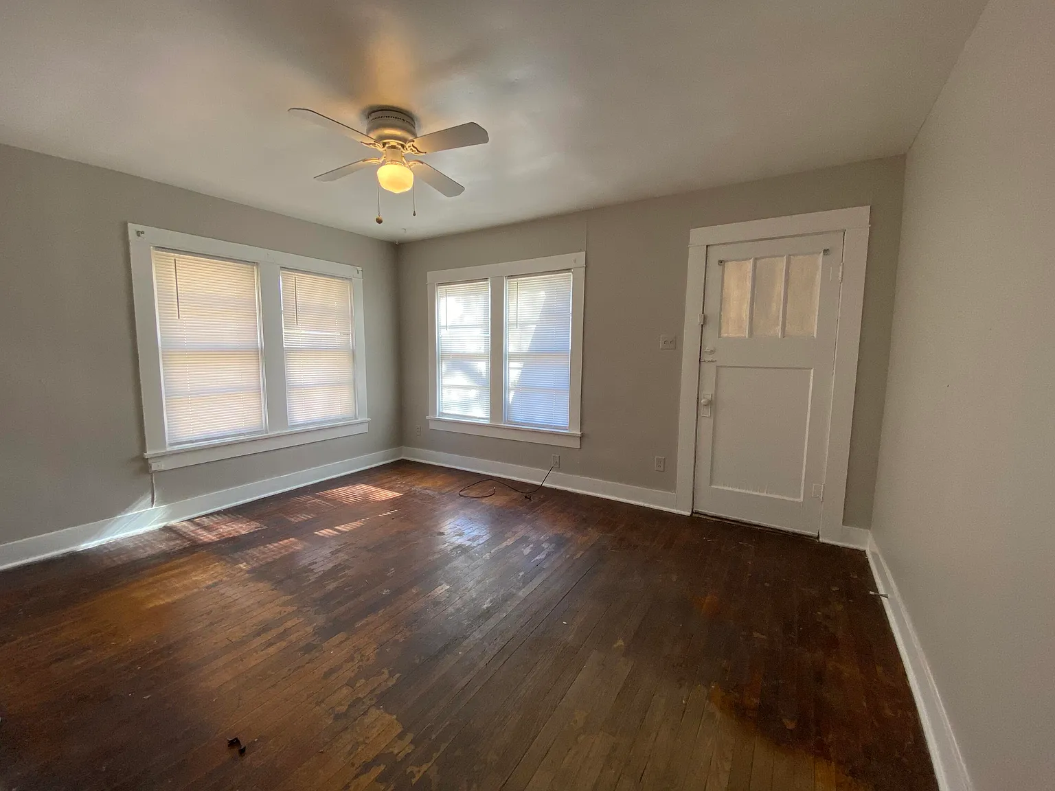 3 bed, 1.0 bath, 1271 sqft, $1,350 — Photo 4