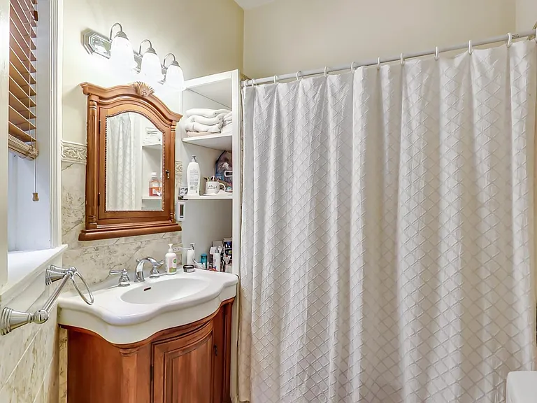 852 W Oakdale Ave #2 — Photo 6