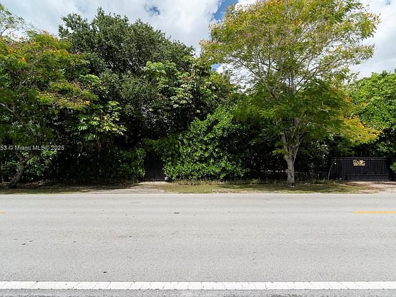 3rd image of 14000 N Miami Ave