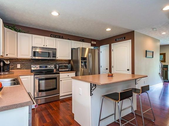 3rd image of 5583 Sagewood Dr