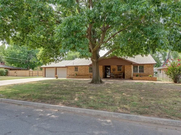 407 N 6th St, Marlow, OK 73055