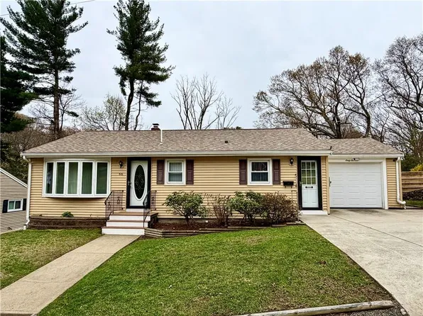 66 Westwood Rd, North Smithfield, RI 02896