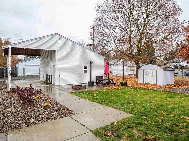 2212 W Olympic Ave — Photo 2