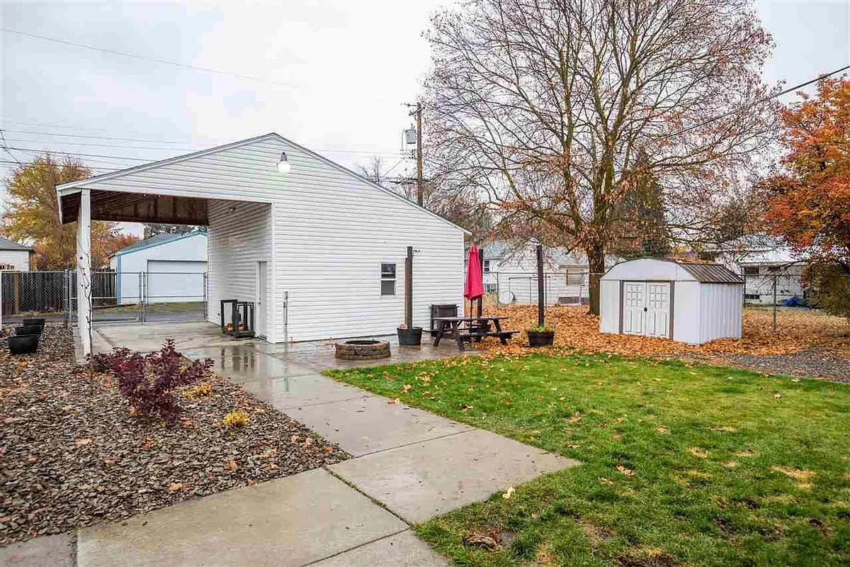 Building Photo - 2212 W Olympic Ave